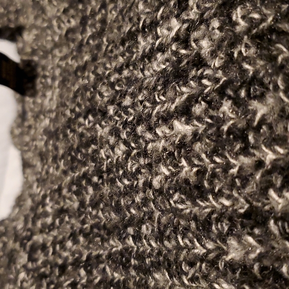 Forever 21 knit grey sweater - Picture 4 of 7